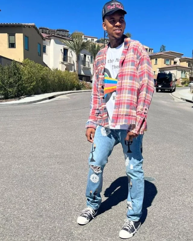 This image has an empty alt attribute; its file name is Nick-Young-5-640x800.webp