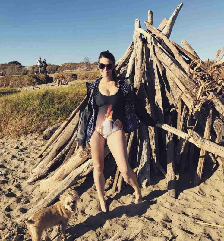 1731420834 266 Amy Dumas measurements bio height weight shoe and bra size