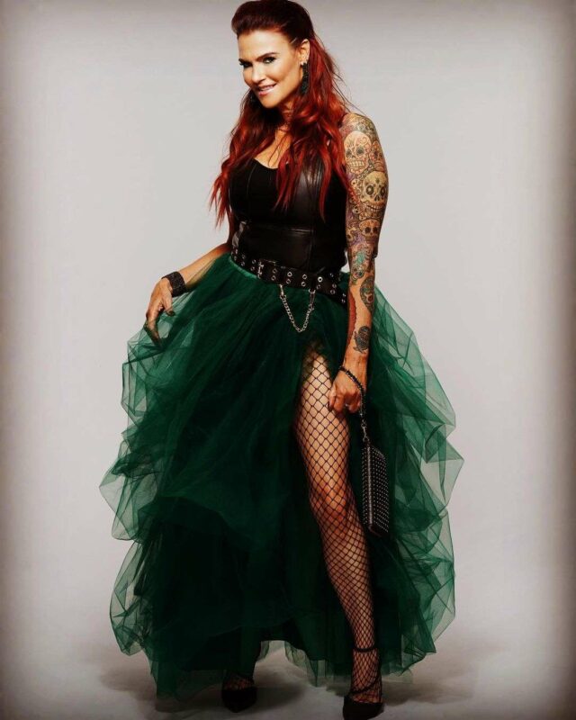 1731420834 355 Amy Dumas measurements bio height weight shoe and bra size
