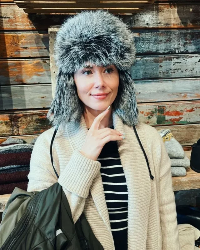 1731523112 815 Jewel Staite measurements bio height weight shoe and bra size.webp