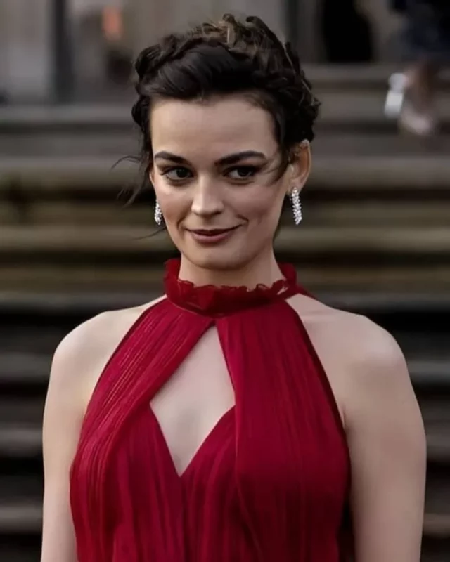 1731530555 85 Emma Mackey measurements bio height weight shoe and bra size.webp