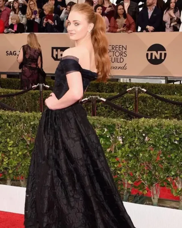1731546714 350 Sophie Turner measurements bio heightweight shoe and bra size.webp