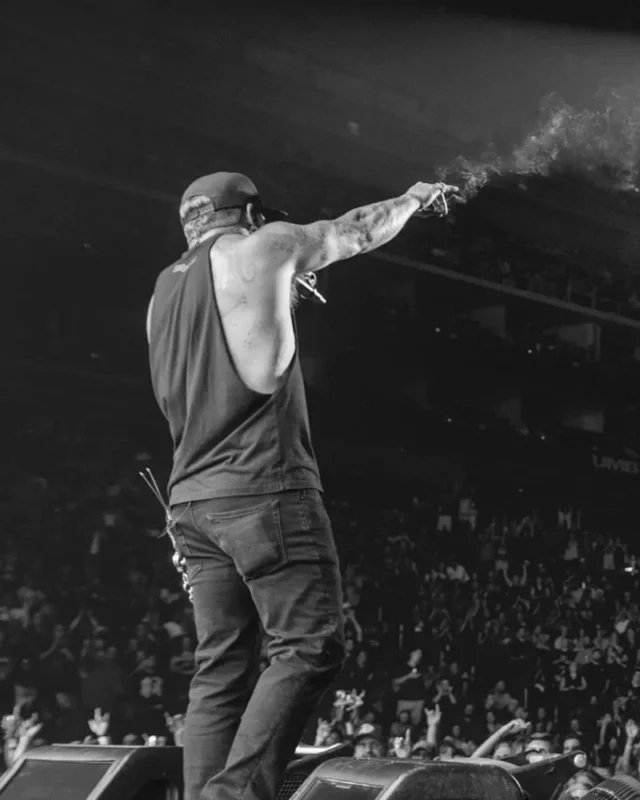 1731555536 513 Brantley Gilbert measurements bio height weight shoe.webp