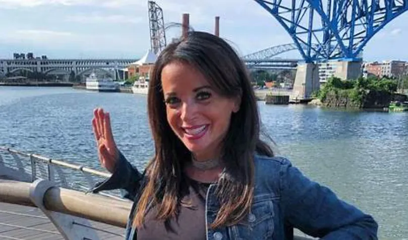 hollie strano age