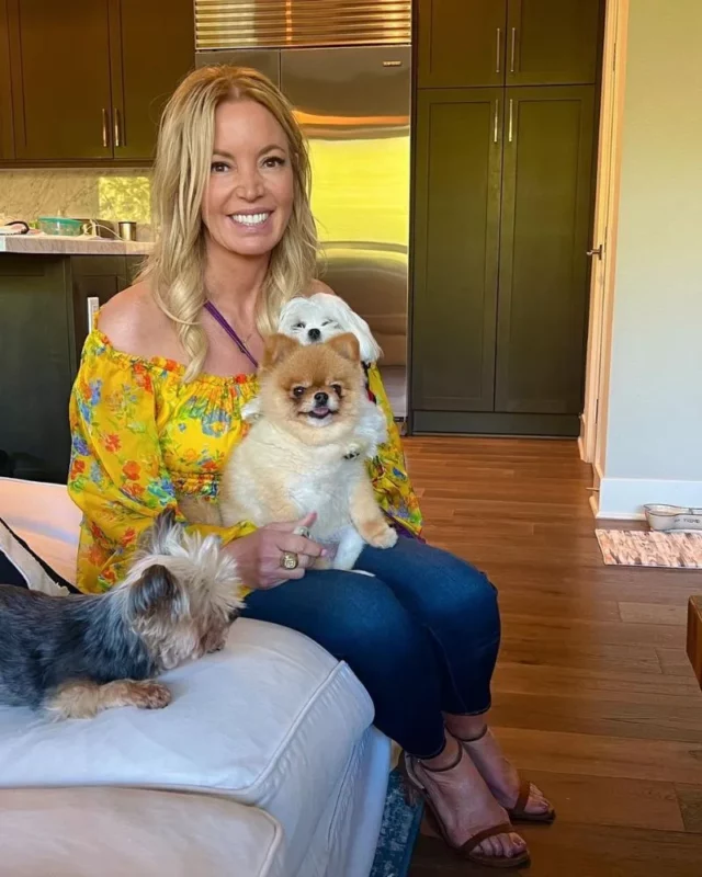 1731596885 470 Jeanie Buss measurements bio height weight shoe and bra size.webp
