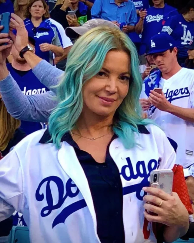 1731596885 693 Jeanie Buss measurements bio height weight shoe and bra size.webp