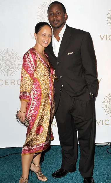 desmond howard wife ethnicity