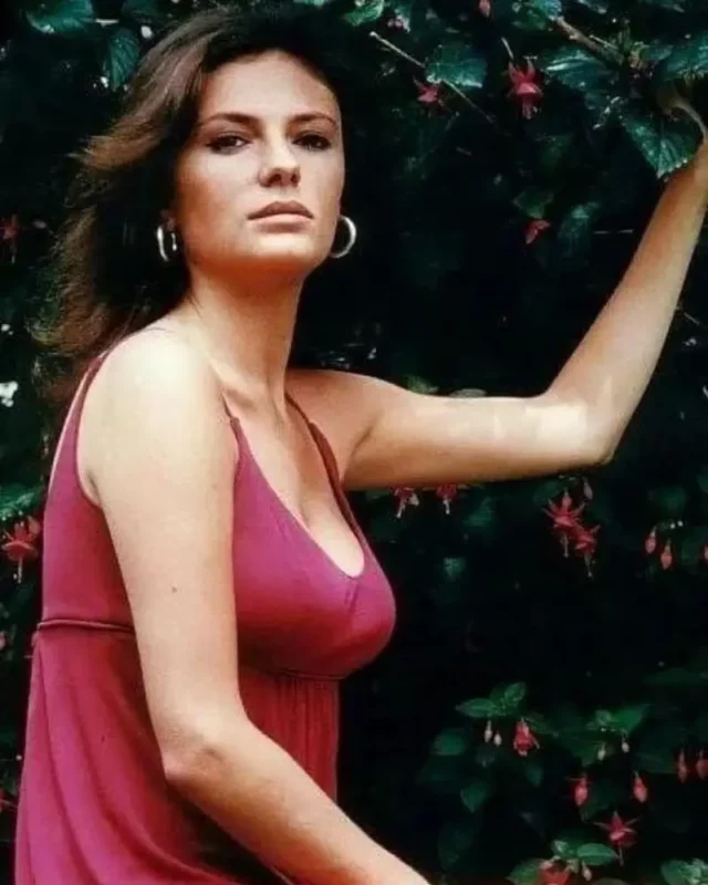 1731611674 280 Jacqueline Bisset measurements bio heightweight shoe and bra size.webp