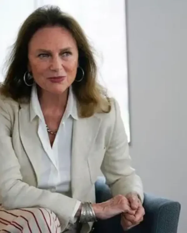 1731611674 573 Jacqueline Bisset measurements bio heightweight shoe and bra size.webp