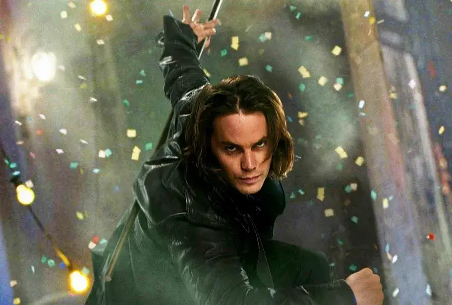 1731624486 666 Taylor Kitsch measurements bio height weight shoe size.webp