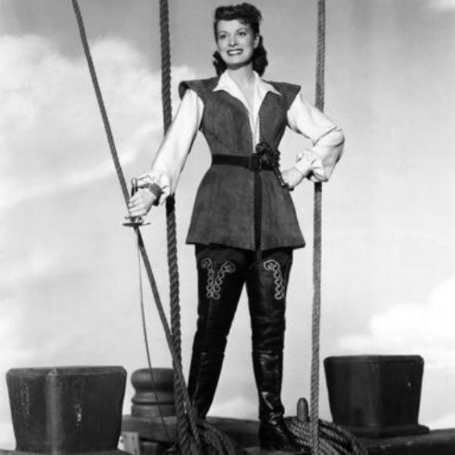 1731647046 123 Maureen Ohara measurements bio height weight shoe and bra size