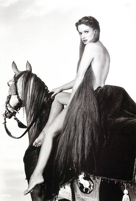 1731647046 447 Maureen Ohara measurements bio height weight shoe and bra size