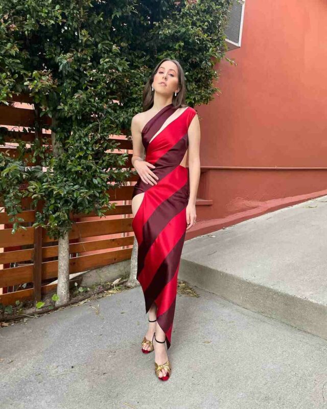 Alana Haim measurements bio height weight shoe and bra size