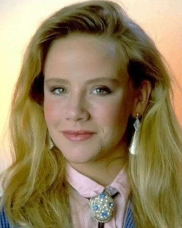 Amanda Peterson measurements bio height weight shoe and bra size.webp