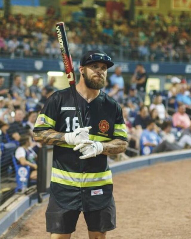Brantley Gilbert measurements bio height weight shoe