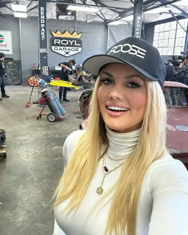 Courtney Hansen measurements bio heightweight shoe and bra size.webp