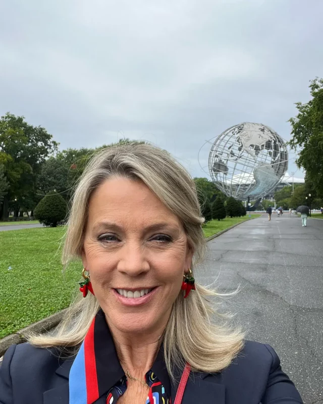 Deborah Norville measurements bio heightweight shoe and bra size.webp