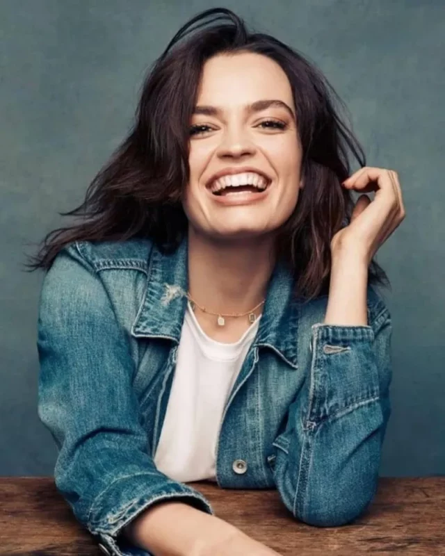 Emma Mackey measurements bio height weight shoe and bra size.webp
