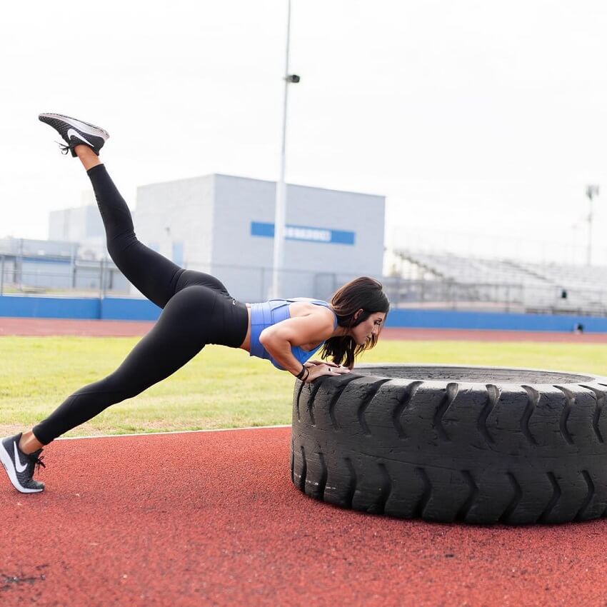 Felicia Romero training outdoors wearing black leggings