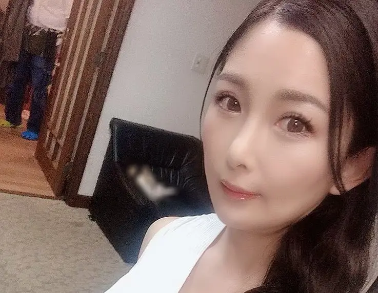 Momoko Isshiki 一色桃子 1.webp