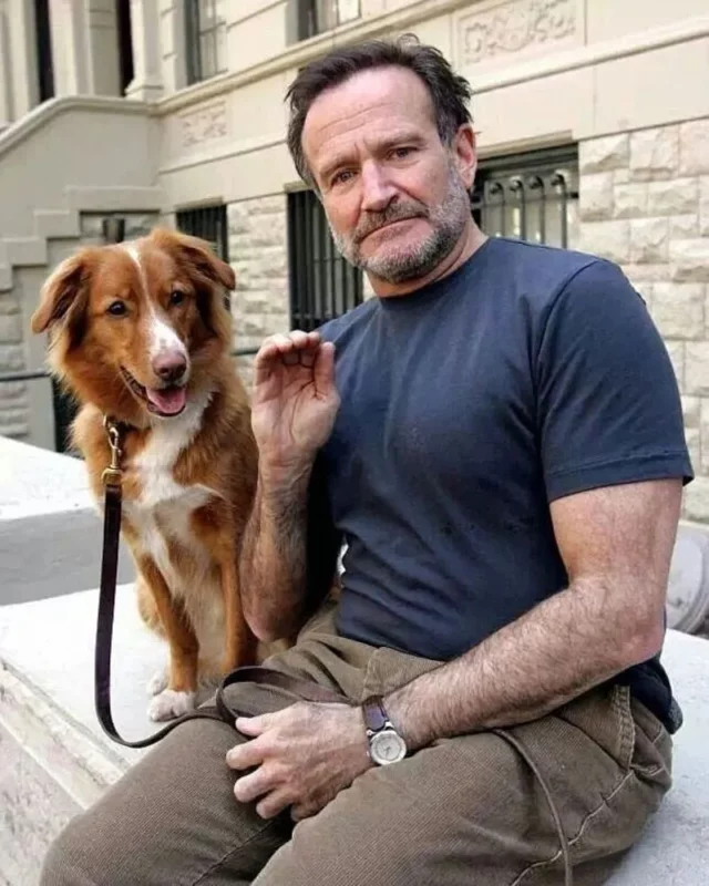 Robin Williams measurements bio height weight shoe size.webp