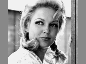 Cynthia Lynn 3.webp