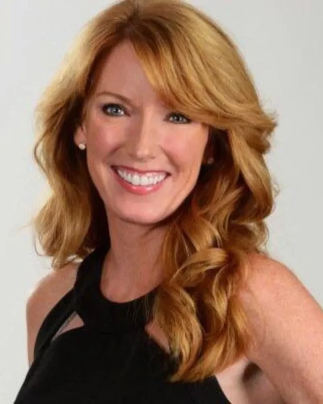 Heather Cox Measurements bio height weight shoe and bra size.webp